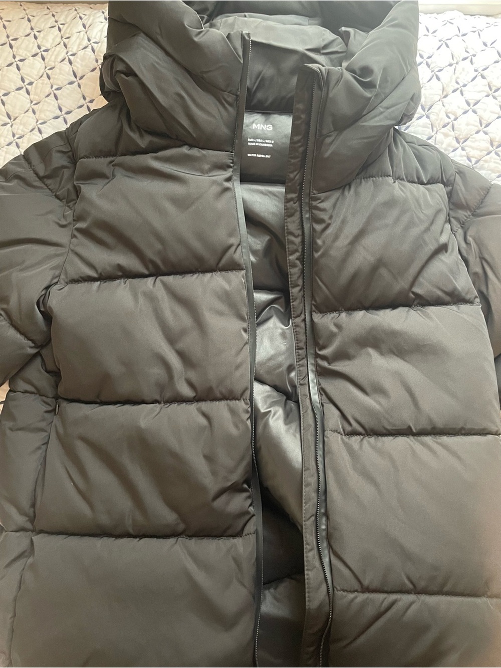 New with tags Black Hooded Puffer Coat - Picture 4 of 6